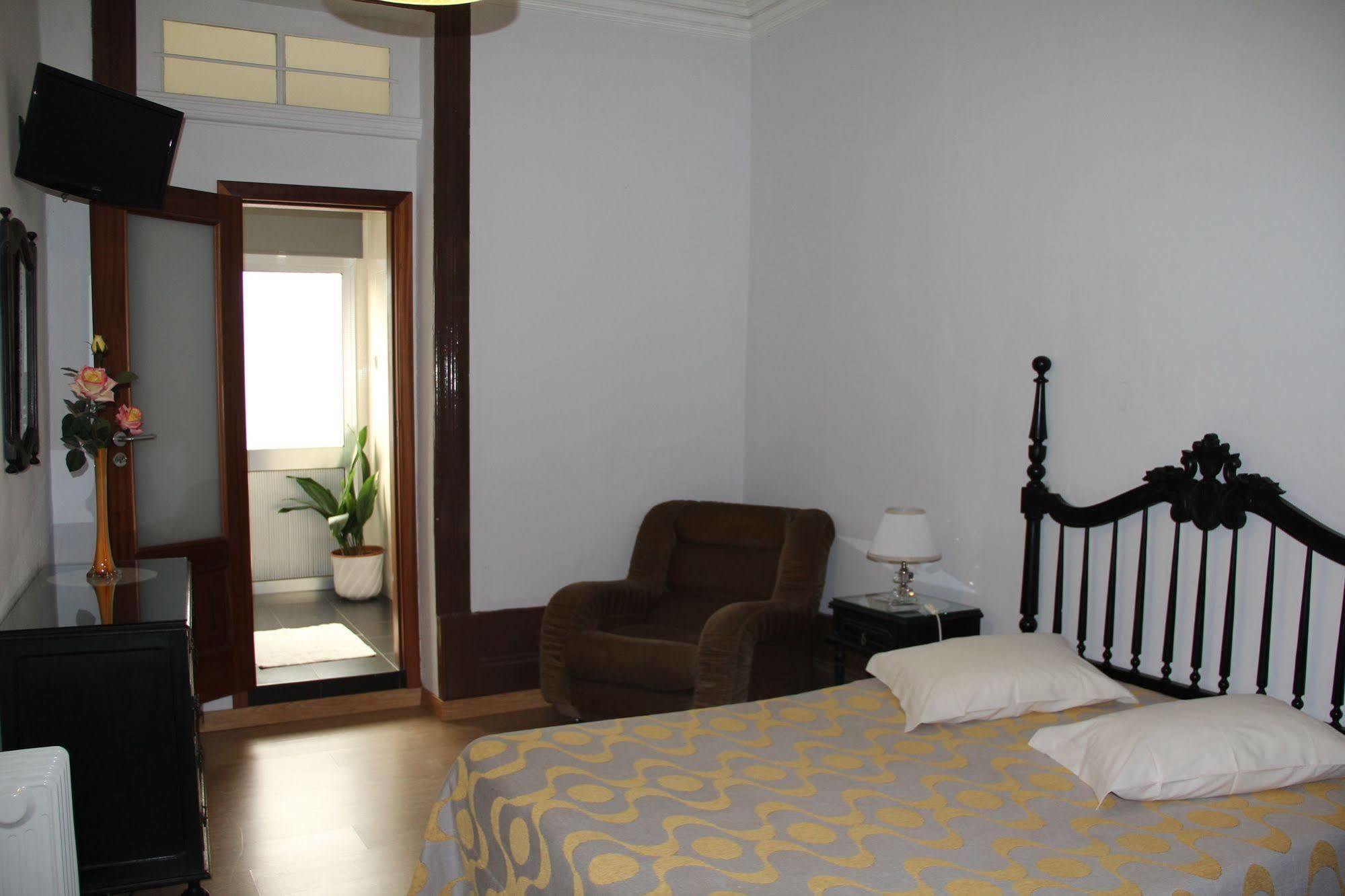 Guest house Almada 2*