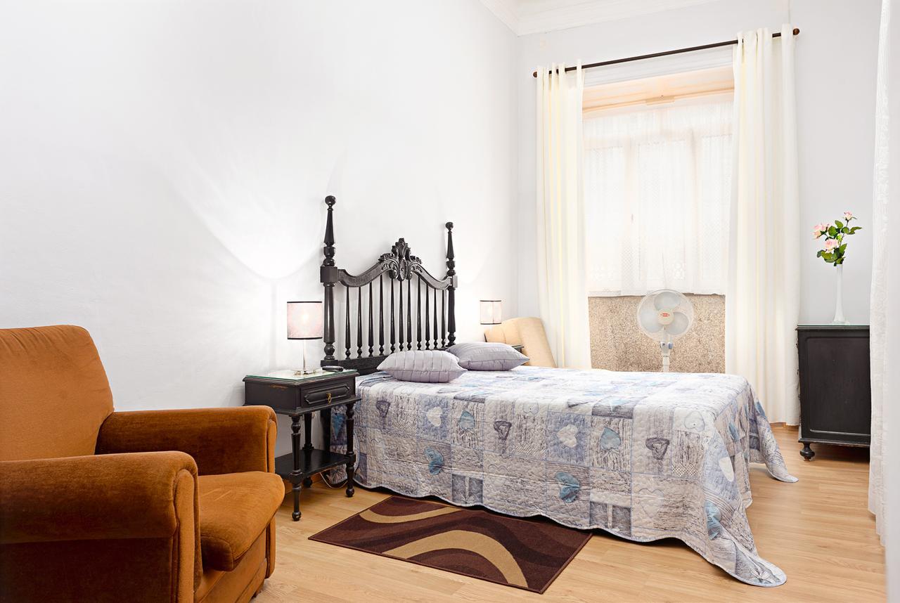 Almada Guest house 2*